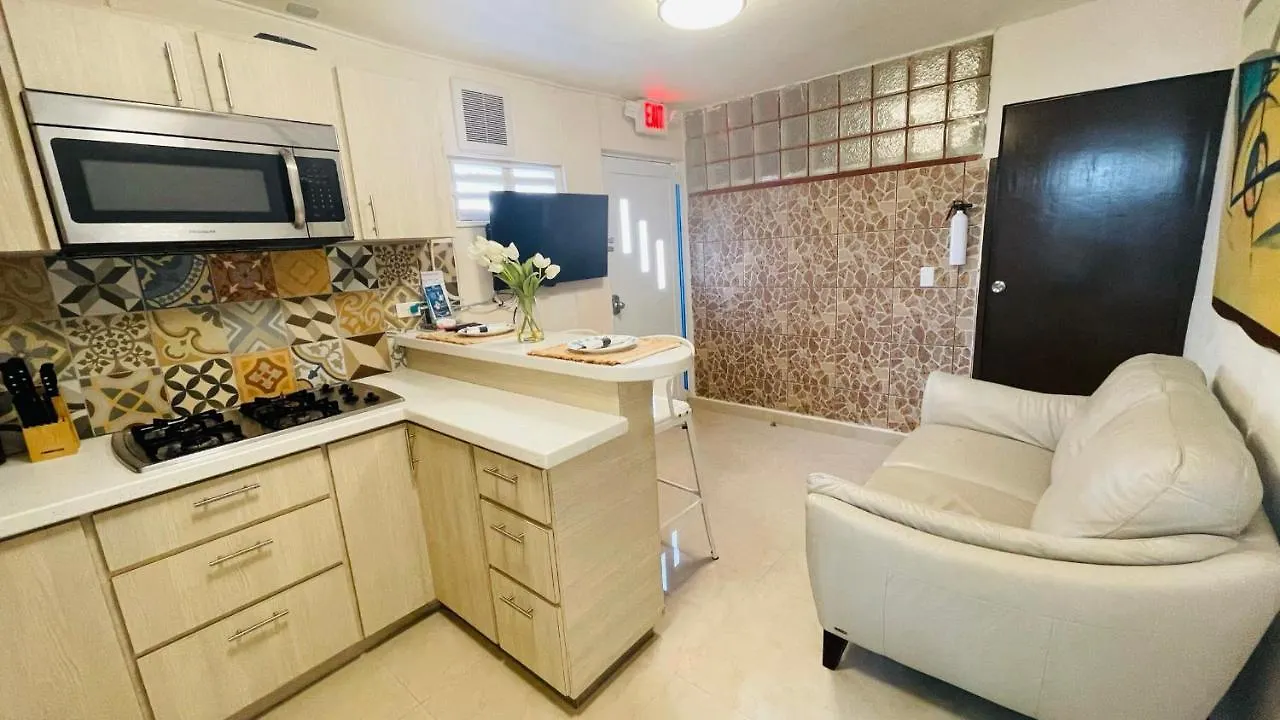 Compact Haven With Private Entrance And Free Parking And Laundry Apartment Ponce