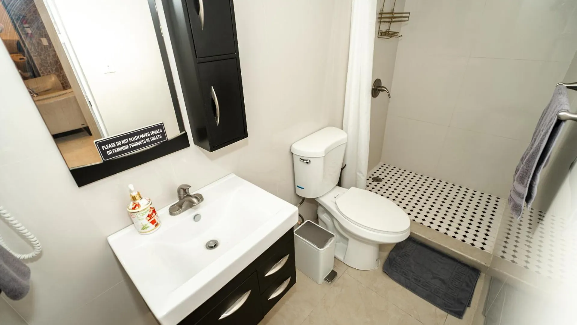 Compact Haven With Private Entrance And Free Parking And Laundry Apartment Ponce